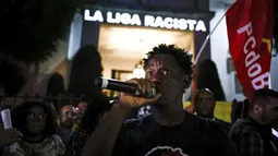 Vinicius, yang berkulit hitam, telah menjadi sasaran ejekan rasis berulang kali sejak ia tiba di Spanyol lima tahun lalu. (AP Photo/Tuane Fernandes)