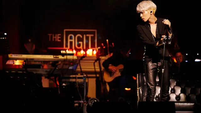 Pesona Jonghyun SHINee di Konser Solo Perdana