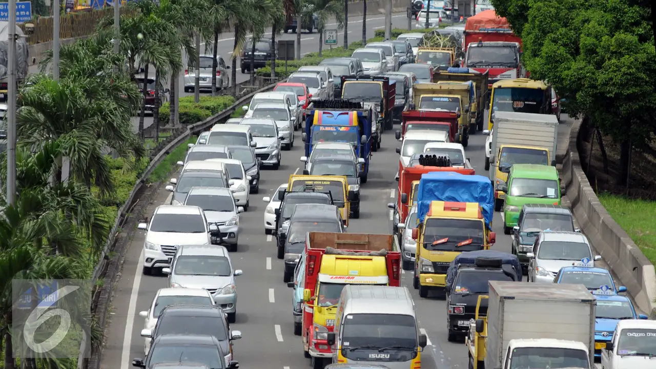 20151224-Macet-Jakarta-Helmi-Afandi