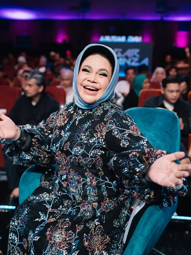 8 Model Gamis Brokat Hetty Koes Endang, Elegan di Setiap Momen