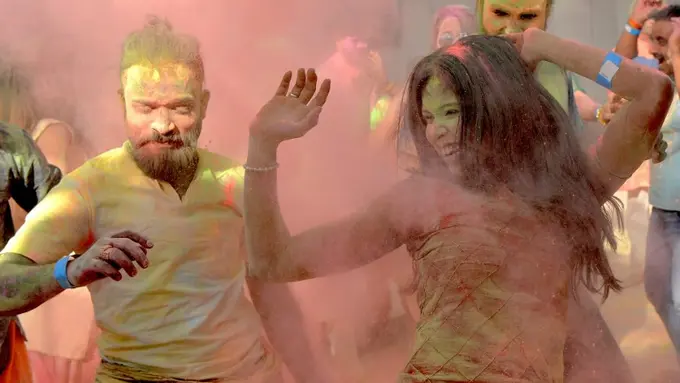 [Bintang] Festival Holi