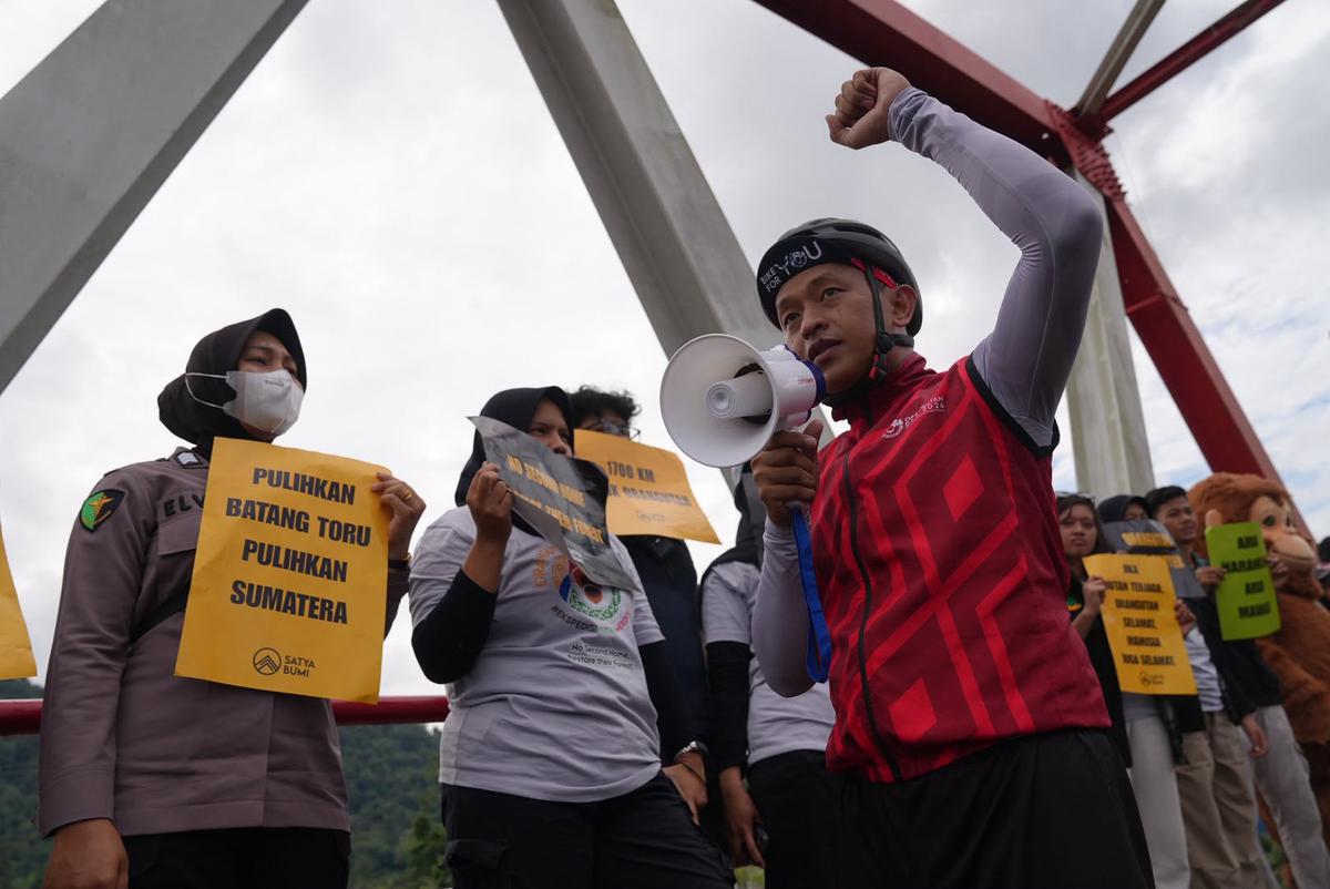 Aksi Damai Serukan Perlindungan Hutan Batang Toru