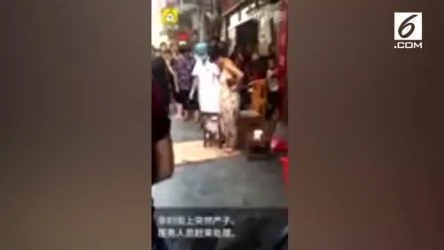 Rekaman insiden wanita melahirkan di jalanan tersebut viral sejak beredar di media sosial China.