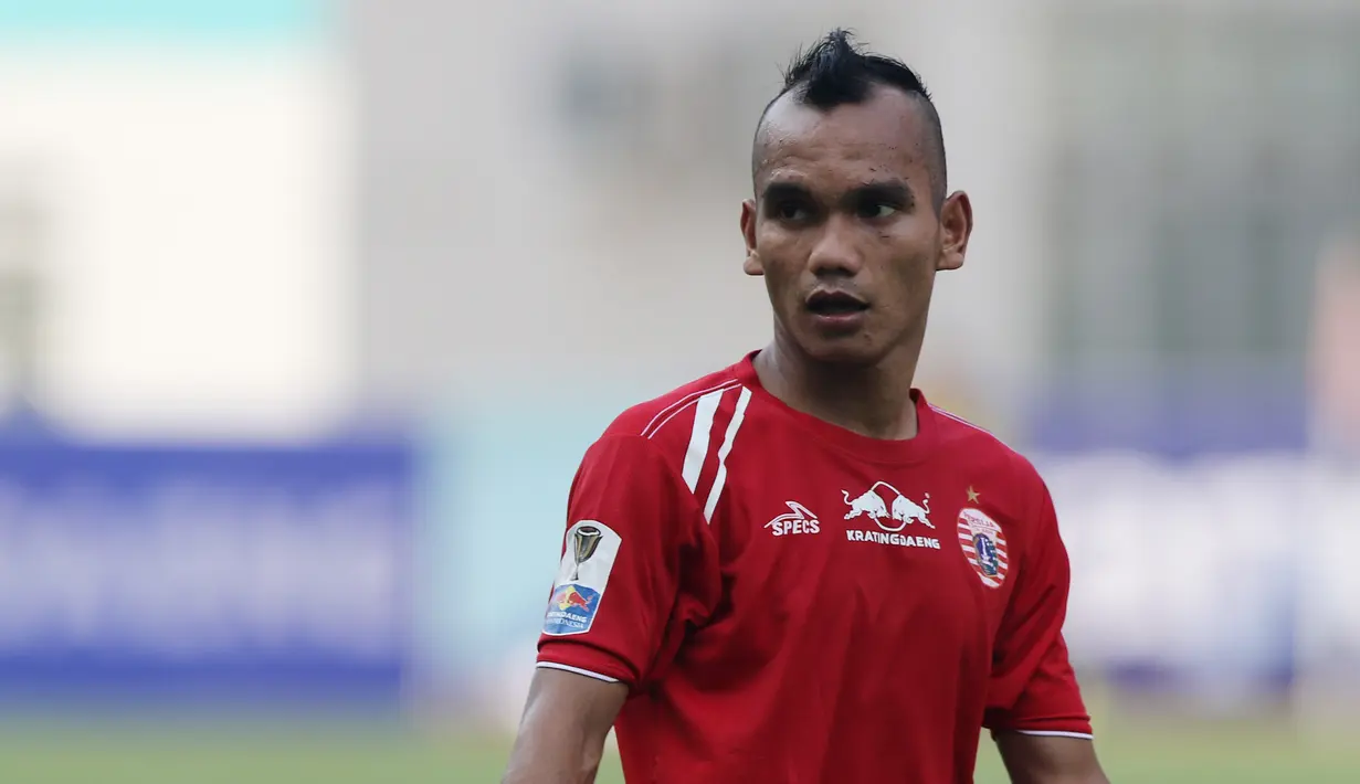 Gelandang Persija Jakarta, Riko Simanjuntak, saat melawan Bali United pada laga Piala Indonesia 2019 di Stadion Wibawa Mukti, Minggu (5/5). Persija menang 1-0 atas Bali United. (Bola.com/M Iqbal Ichsan)