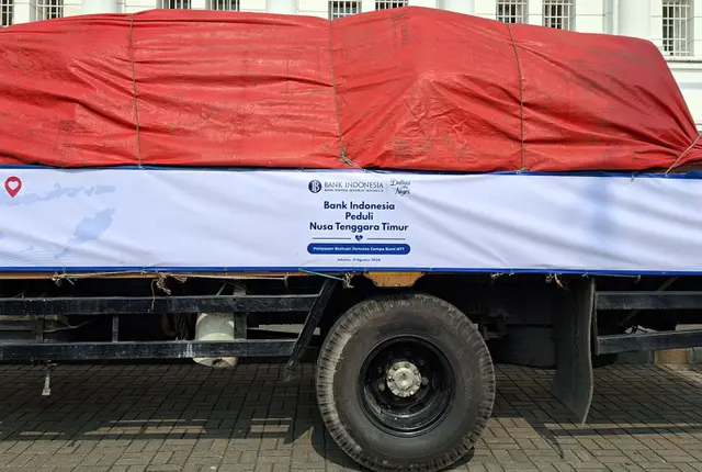 Bank Indonesia (BI) mengirim bantuan logistik bagi korban bencana gempa di Nusa Tenggara Timur (NTT).