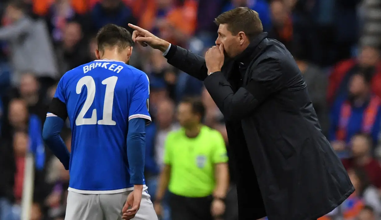Pada musim ketiganya, perlahan Steven Gerrard mulai menyatu dengan para pemain yang berdampak pada permainan ciamik pasukannya. Hingga pekan ke-32 musim ini, Glasgow Rangers tidak terkalahkan di Liga Utama Skotlandia. (AFP/Andy Buchanan)