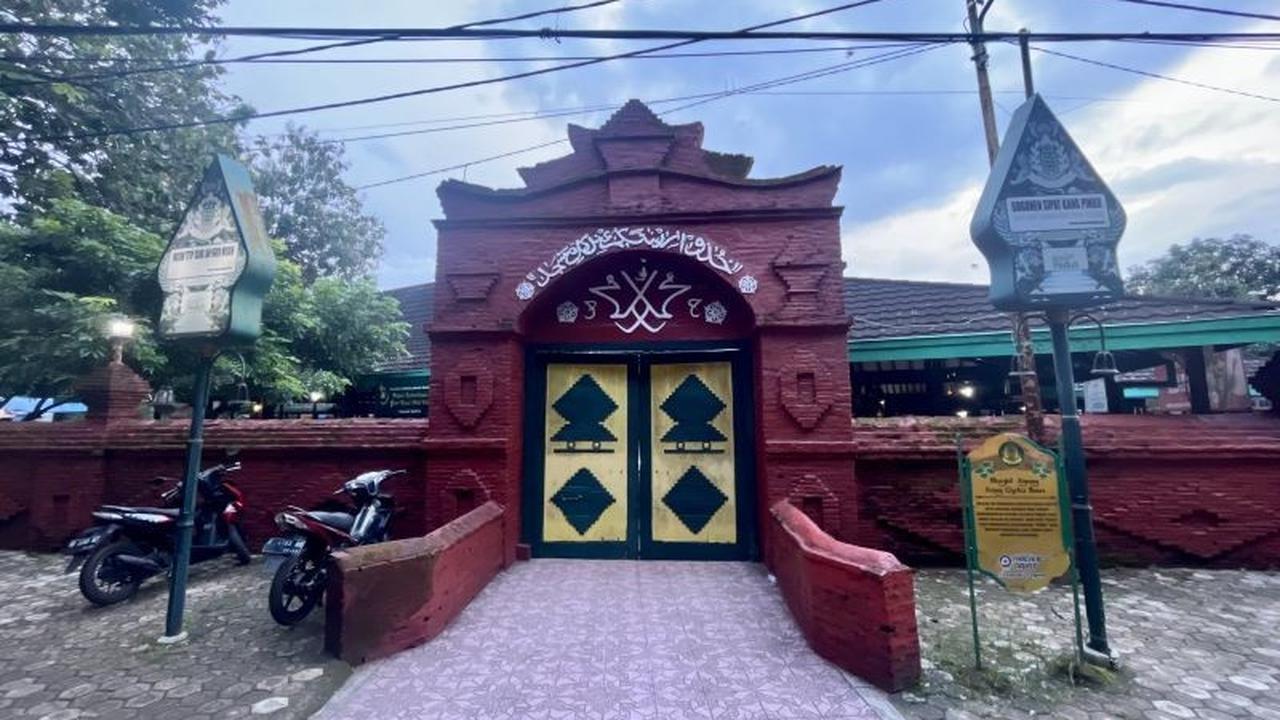 Masjid Agung Cirebon: Destinasi Wisata Religi dan Refleksi Spiritual di Akhir Ramadhan
