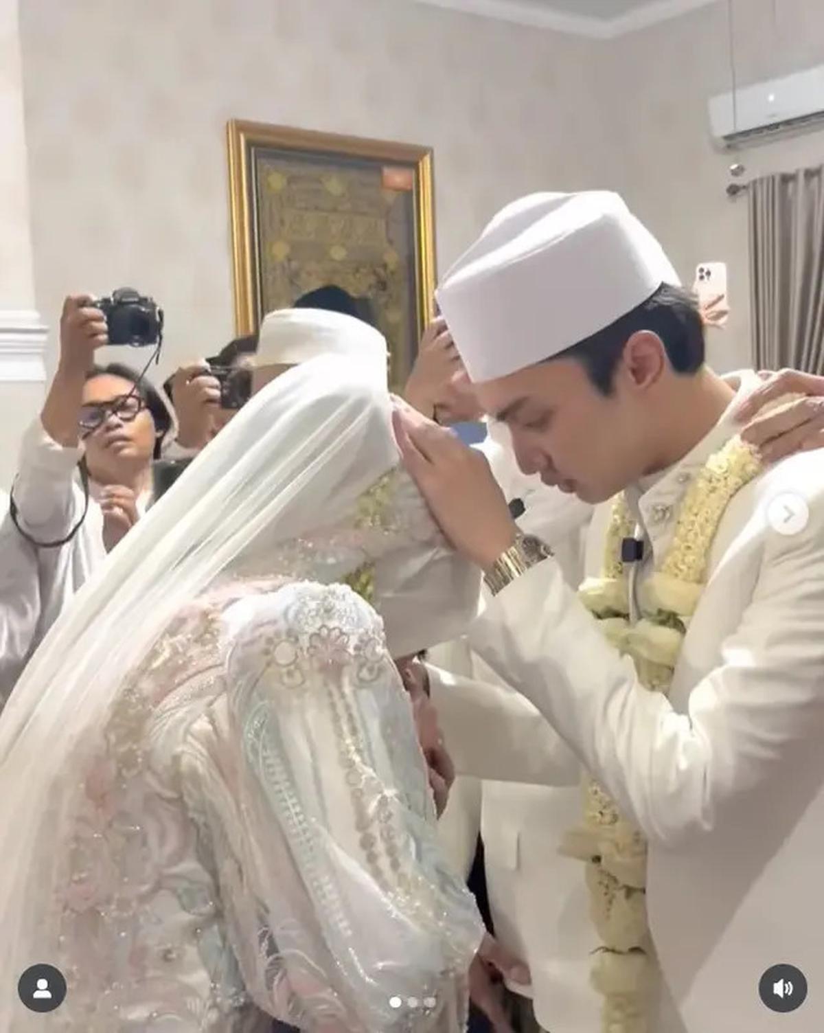 6 Potret Pernikahan Gus Azmi dan Khansa Mariska, Sederhana Penuh Khidmat