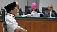 Eks Bupati Bangkalan Fuad Amin Imron menjalani sidang lanjutan di Pengadilan Tipikor, Jakarta, Senin (28/9/2015). Sidang beragendakan pembacaan tuntutan kepada Fuad Amin yang diduga melakukan suap jual beli gas alam. (Liputan6.com/Andrian M Tunay)