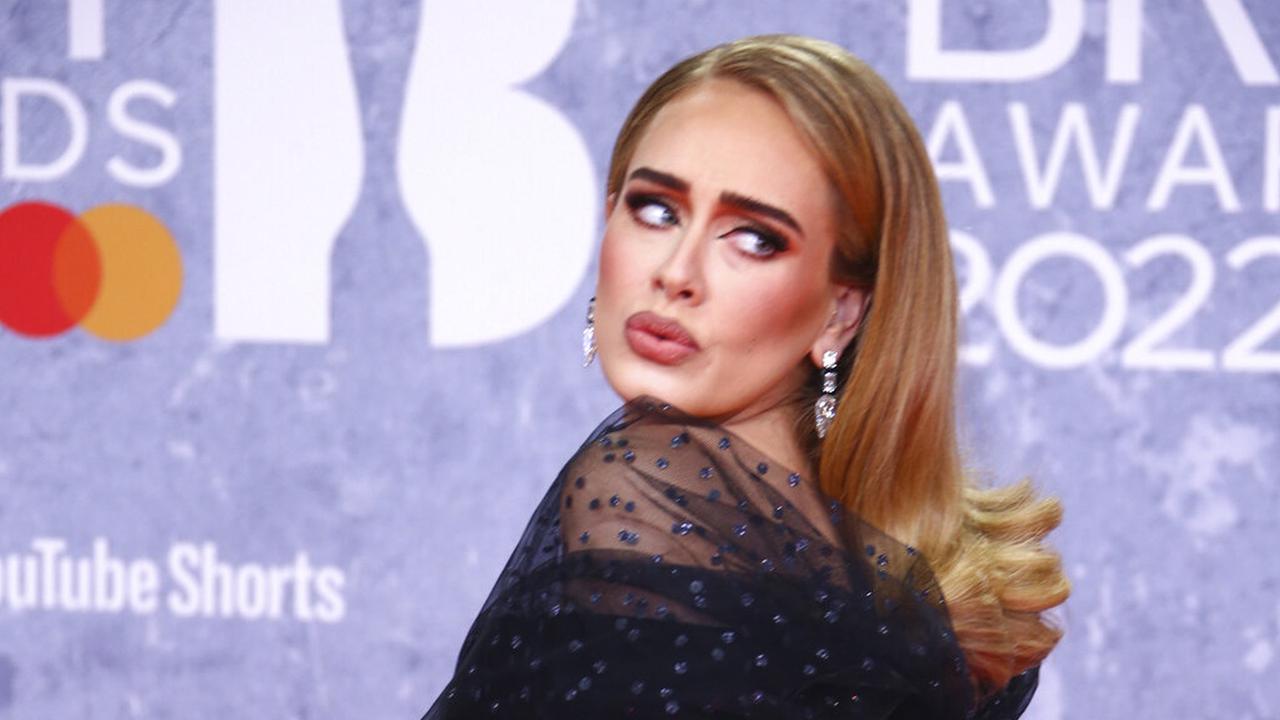FOTO: Adele Raih 3 Penghargaan BRIT Awards 2022