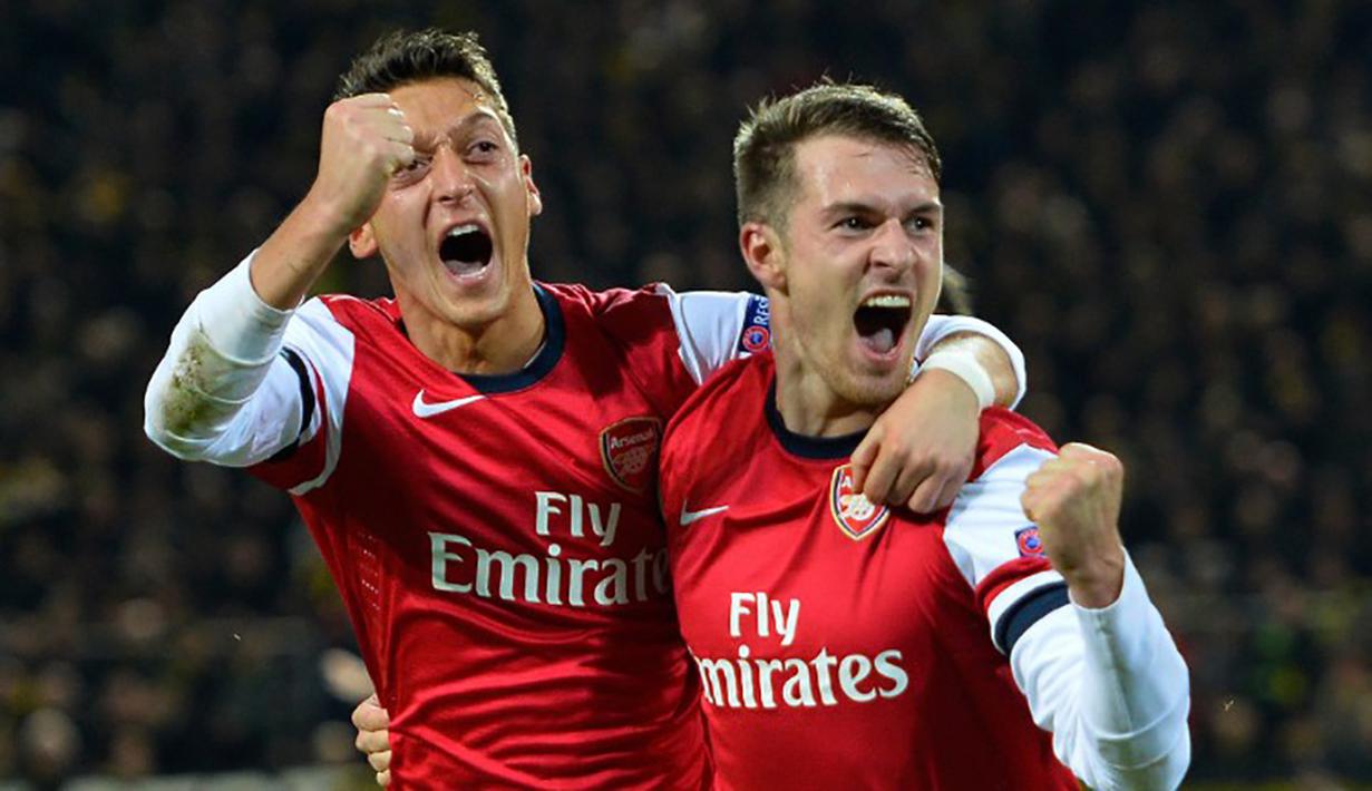 Penjualan jersey dari Arsenal berada pada posisi ketujuh dengan angka 800.000 juta per tahun. Jersey bernama Mesut Ozil menjadi salah satu yang terlaris. (AFP Photo/Odd Andersen)