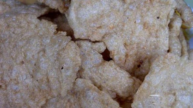 Kerupuk tulang bandeng