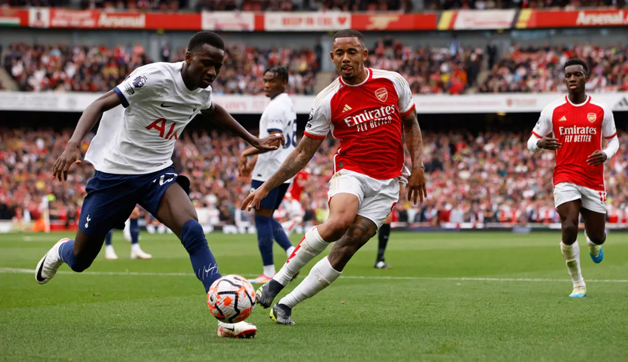 Arsenal gagal meraih poin sempurna saat menjamu Tottenham Hotspur pada pekan keenam Liga Inggris 2023/2024. Kedua tim bermain imbang 2-2. (AP Photo/David Cliff)
