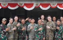 Marinir TNI AL Kedatangan Anggota Militer Amerika Serikat, Satu Tentara Bule Wanita Bikin Salfok