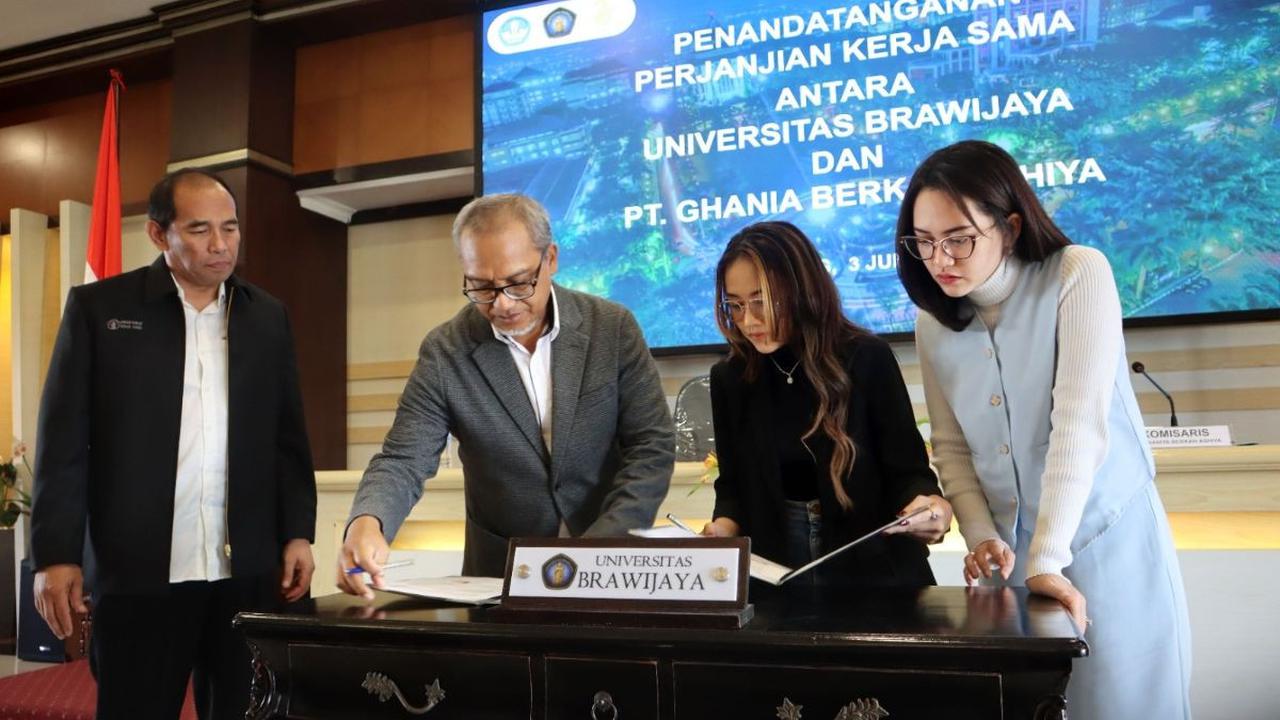 Happy Asmara selaku Komisaris PT Ghania Berkah Ashiya menjalin kerja sama dengan UB untuk bisnis skin care dan body care. <br>