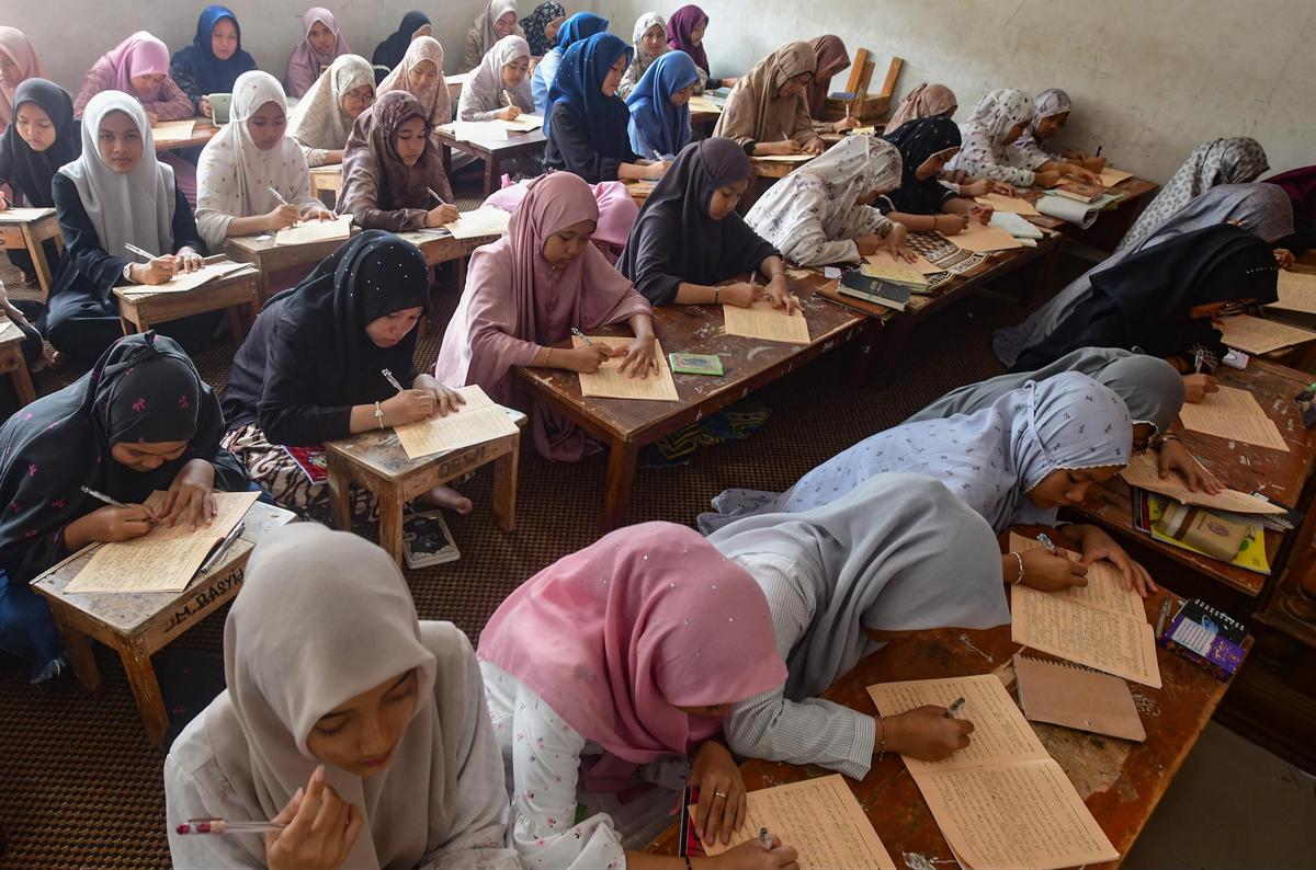 FOTO: Ramadan Menghidupkan Tradisi Kajian Kitab Kuning di Pesantren
