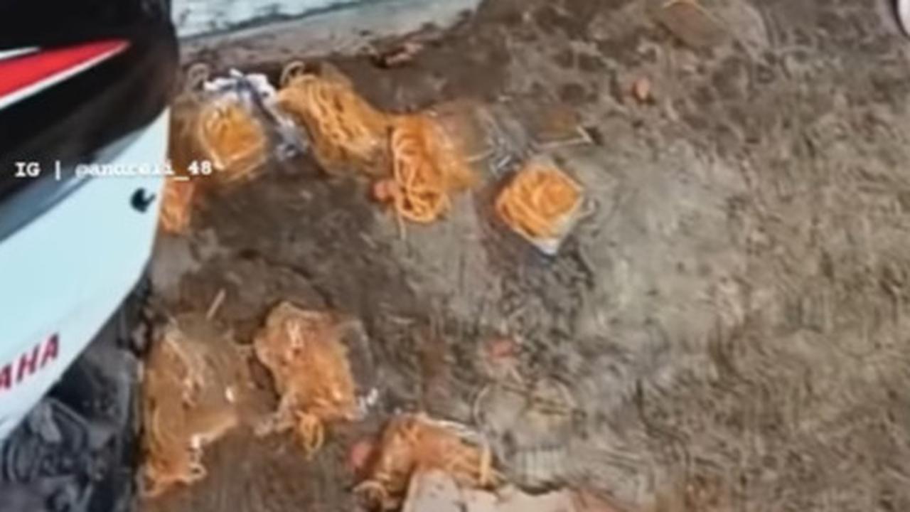 Teganya Ibu Kantin Sekolah Buang Dagangan Siswi Padahal buat Bantu Ekonomi Keluarga, Kesadisannya Disebut Bak Israel