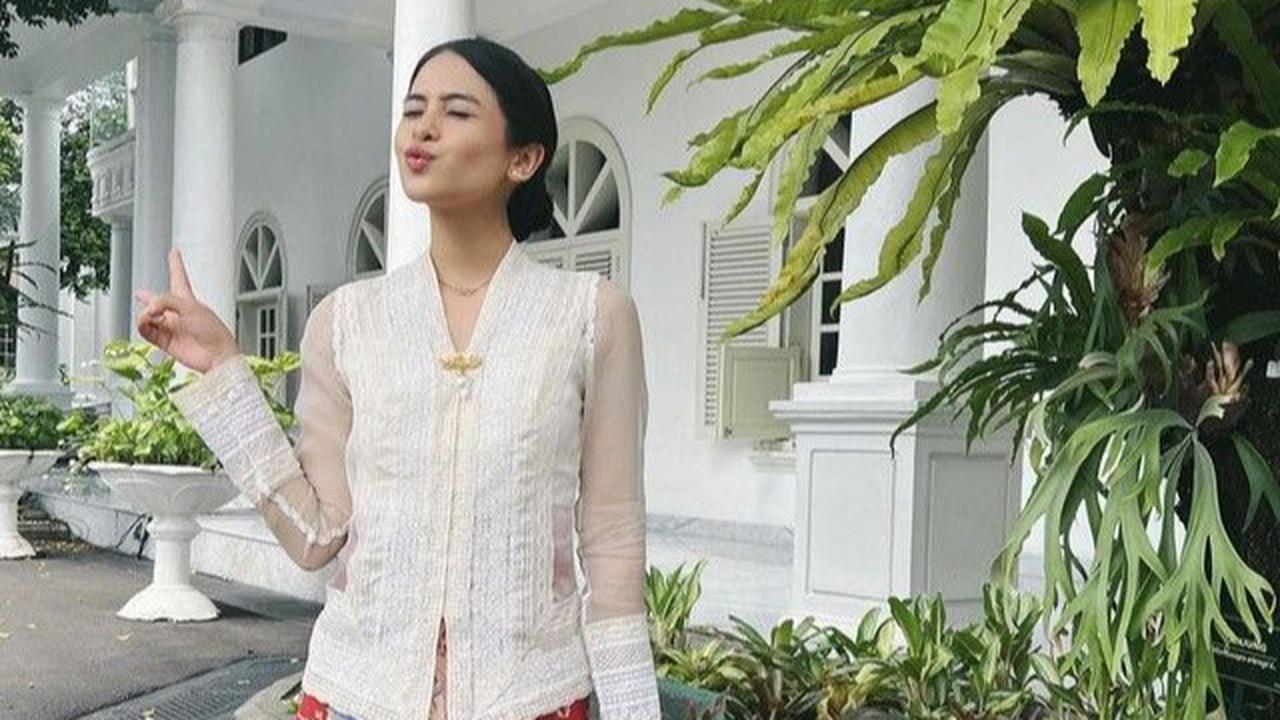 ilustrasi kebaya maudy ayunda