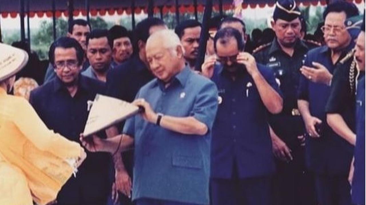 Dua Sisi Lain Soeharto dari Mata Orang-Orang Dekatnya