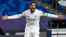 Sergio Ramos. Bek tengah Spanyol berusia 36 tahun yang baru semusim memperkuat PSG usai meninggalkan Real Madrid yang telah diperkuatnya selama 16 musim, pada akhir musim 2020/2021. Ia didatangkan Real Madrid dari Sevilla pada awal musim 2005/2006 dengan nilai transfer 27 juta euro atau kini setara Rp420 miliar dan total tampil dalam 671 laga di semua ajang dengan torehan 101 gol dan 40 assist. Beberapa gelar bergengsi mampu diraih, di antaranya 5 gelar La Liga dan 4 trofi Liga Champions. (AFP/Pierre-Philippe Marcou)