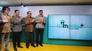 Presdir & CEO Indosat Ooredoo Alexander Rusli (kedua kanan) dan CEO Mataharimall.com Hadi Wenas (kiri) saat peluncuran aplikasi Dompetku+ di Jakarta, Senin (14/3). (Liputan6.com/Angga Yuniar)
