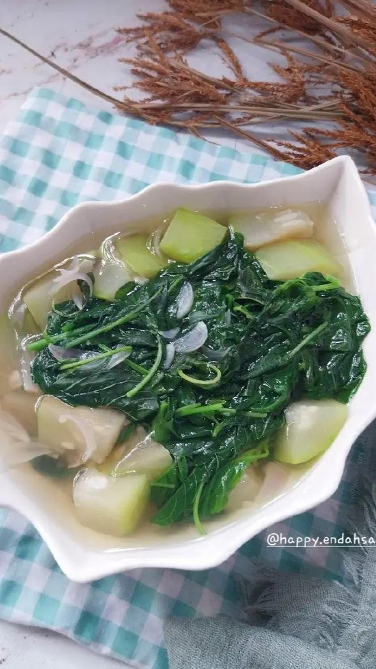 <b>7. Sayur Bening Waluh Bayam</b>