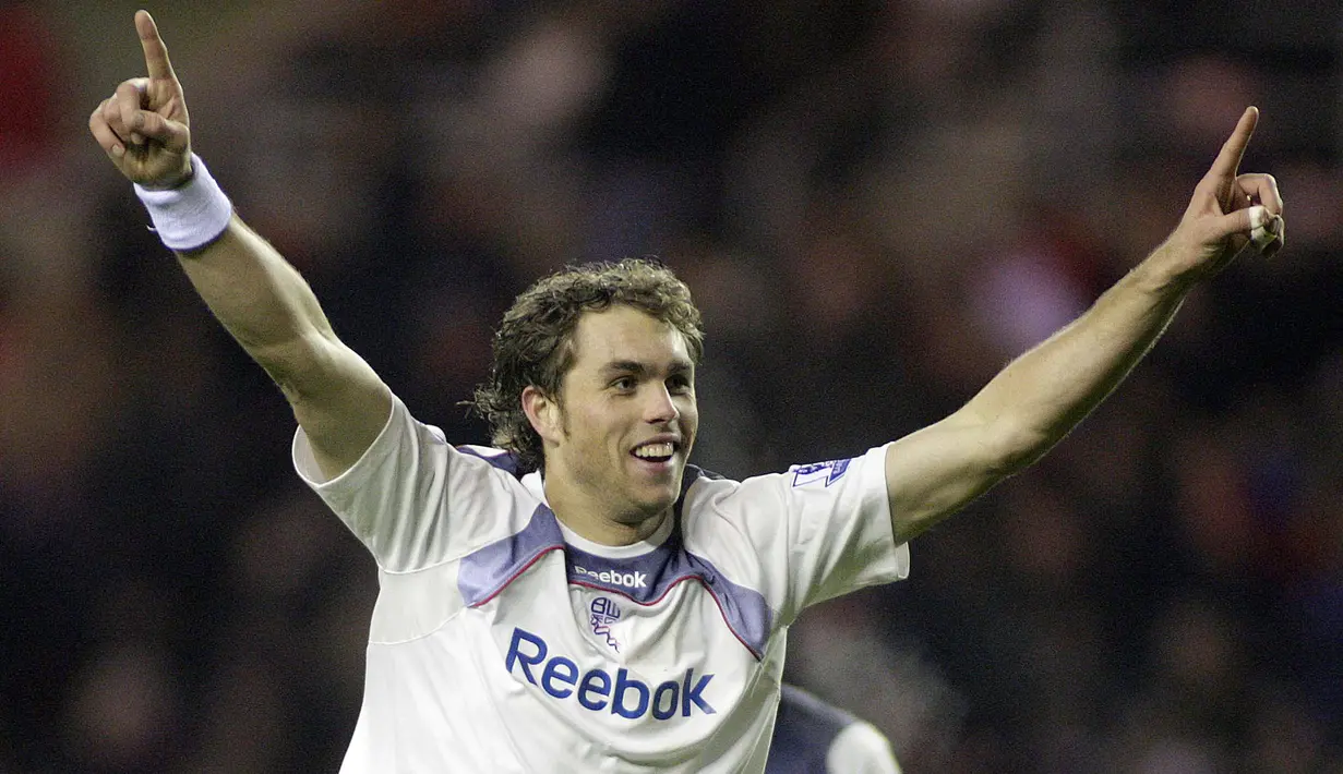 Johan Elmander yang sempat break dari sepak bola sejak Januari 2018 dan memutuskan comeback pada Januari 2023 dengan memperkuat Holmalunds IF, Klub kasta keempat di Liga Swedia tercatat menempati posisi ketiga sebagai pemain Swedia dengan jumlah gol terbanyak di Premier League. Total 19 gol dicetaknya di Premier League dari 121 laga saat membela dua klub, Bolton Wanderers (2008/2009 hingga 2010/2011) dan Norwich City pada 2013/2014 sebagai pinjaman dari Galatasaray. (AFP/Graham Stuart)