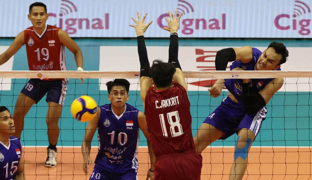 Timnas Bola Voli Putra Indonesia kembali menjuarai putaran kedua SEA V League 2023 setelah tak terkalahkan dalam 3 laga, mengulangi capaian pada putaran pertama di Sentul, Bogor. Dalam laga terakhir putaran kedua, Hendra Kurniawan dan kolega yang hanya membutuhkan satu set kemenangan, mampu comeback dan membungkam Thailand setelah sempat tertinggal di dua set awal dengan skor 3-2 (25-27, 20-25, 25-21, 25-21 dan 15-9) di Santa Rosa Sports Complex, Laguna, Filipina, Minggu (30/7/2023). (Phillippines National Volleyball Federation)