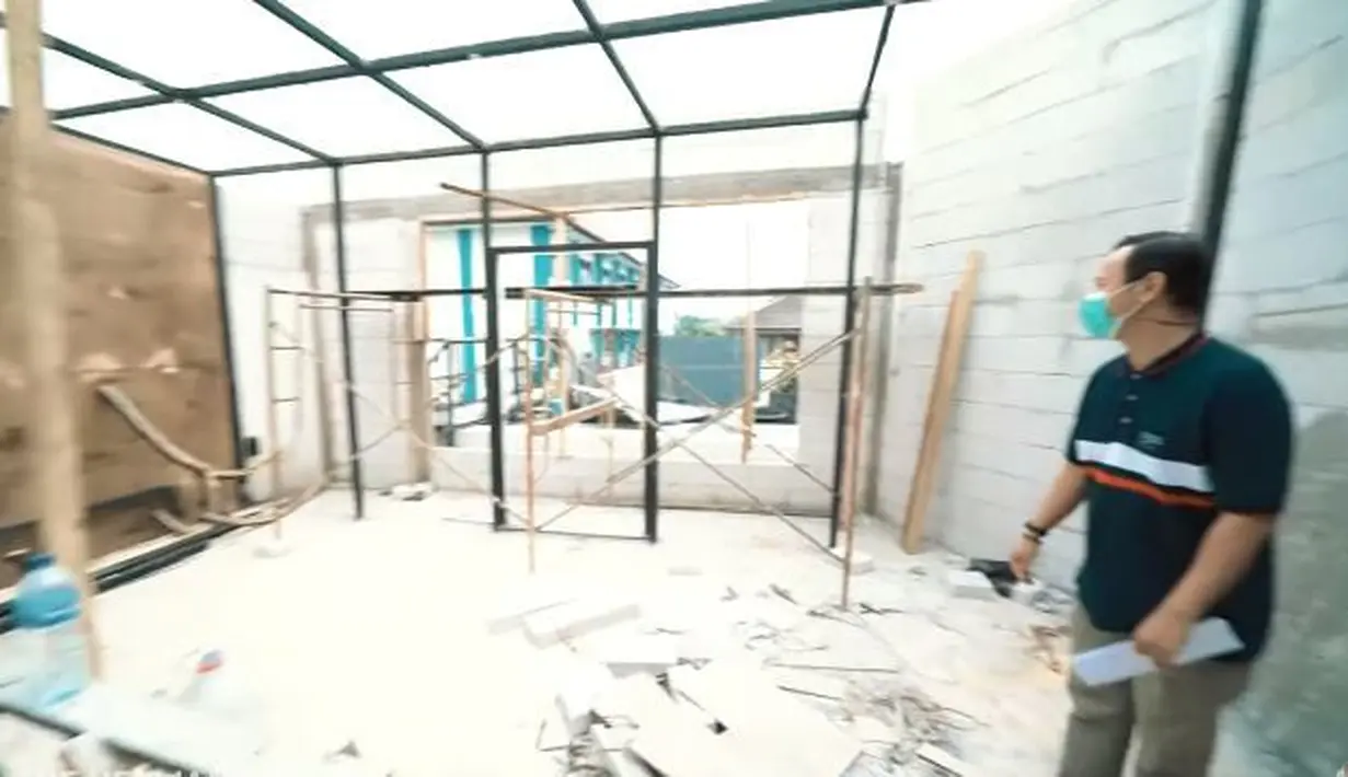 Kamar Arsy ada di lantai dua. Konsep akan dibuat girly. Sesuai dengan julukan Queen Arsy, makanya akan dibuat dengan nuansa princess. (YouTube/The Hermansyah A6)