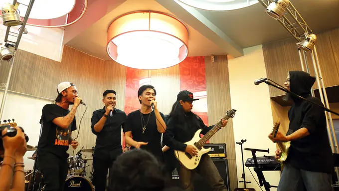 [Bintang] Launching album 3 To Rock 