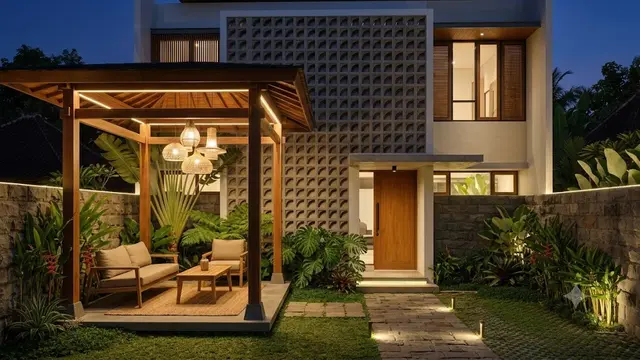 Pendopo Kayu dengan Pencahayaan Hangat