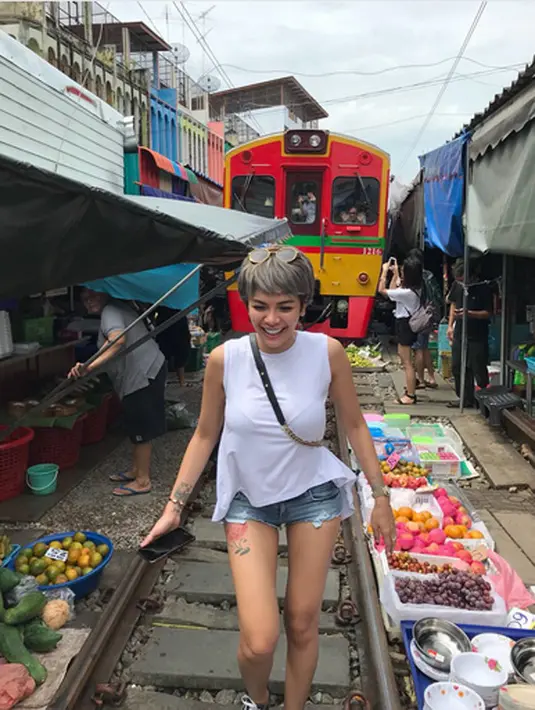 Muannas menganggap bahwa itu kerugian besar yang diderita kliennya itu terkait laporan Sam Aliano. Kuasa hukum Niki berharap KPI menegaskan bahwa laporan dari Sam tidak tepat. (Instagram/nikitamirzanimawardi_17)