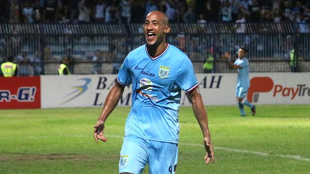 Striker asing Persela Lamongan, Loris Arnaud