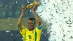 Timnas Brasil tercatat sebagai satu-satunya negara yang selalu tampil dalam tiap edisi Piala Dunia sejak edisi pertama pada 1930 hingga edisi terakhir pada 2022 di Qatar nanti yang menjadi edisi ke-22. Dari 21 edisi yang telah dilalui, tercatat ada 6 pemain Brasil dengan caps terbanyak di ajang Piala Dunia. Mau tahu siapa sajakah mereka? Berikut daftar lengkap keenam pemain tersebut. (AFP/Antonio Scorza)