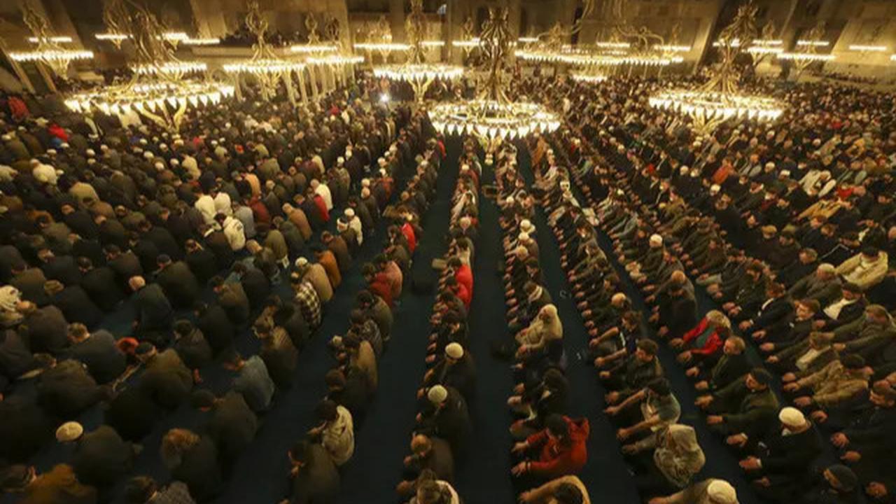 Apakah Shalat Tarawih Pakai Doa Iftitah? Ini Penjelasan Ulama dan Dalilnya