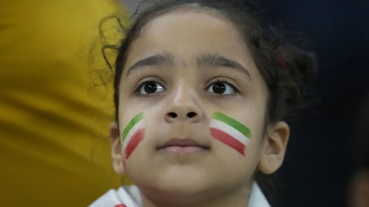 Fans Timnas Tajikistan di Piala Asia 2023 (c) AP Photo/Aijaz Rahi
