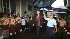 Menteri Kehakiman Australia Michael Keenan tiba di Lapas Cipinang, Jakarta, Rabu (1/2). Kunjungan untuk Investasi yang diberikan pemerintah Australia untuk modernisasi sistem lapas dan meningkatkan kondisi para tahanan. (Liputan6.com/Helmi Afandi)