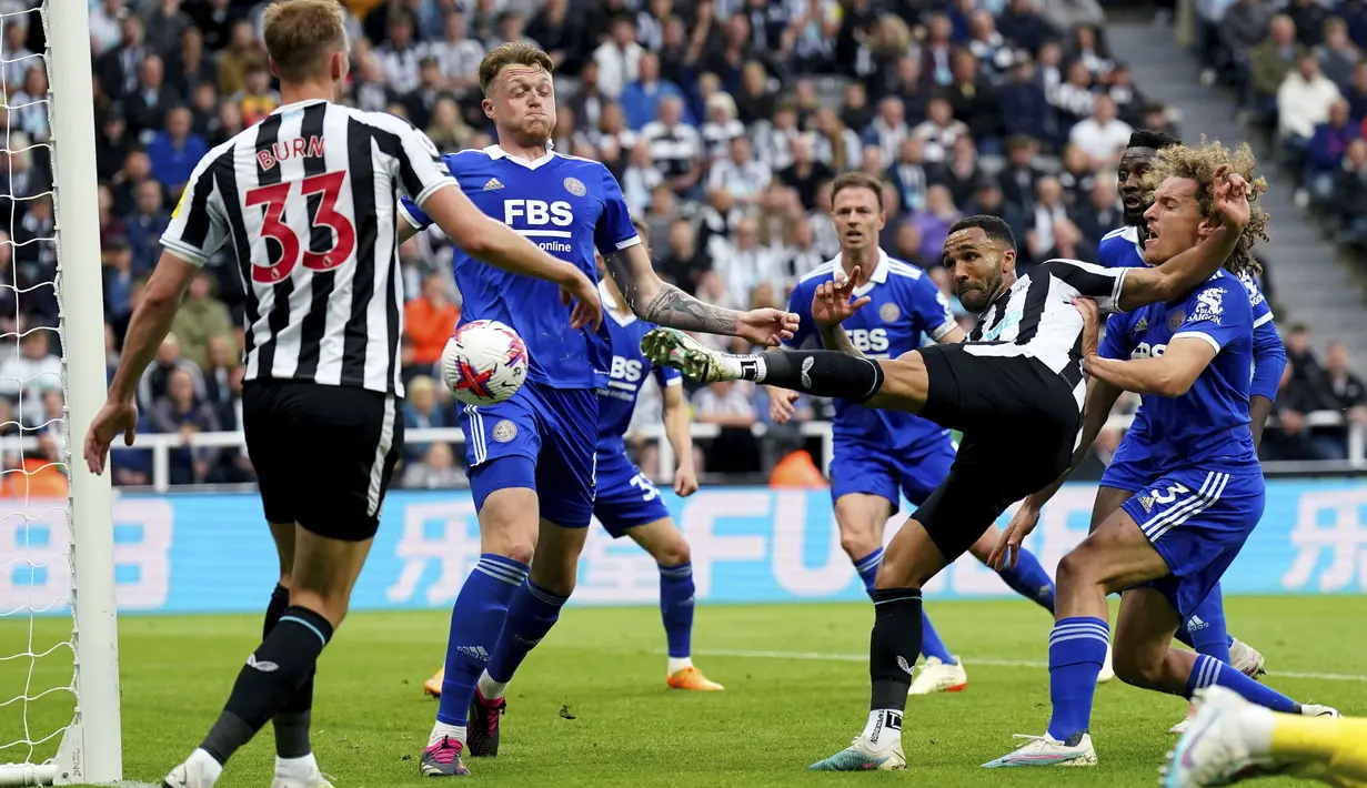 Tampil di kandang sendiri, Kieran Trippier dan kawan-kawan harus puas bermain dengan skor 0-0 saat bersua Leicester City. (Owen Humphreys/PA via AP)