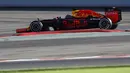 Pebalap Red Bull asal Russia, Daniil Kvyat mencatat waktu 1m26.497s pada sesi test pramusim F1 hari ke-3 di Sirkuit Catalunya, Barcelona, Rabu (24/2/2016) WIB.  (REUTERS/Sergio Perez)