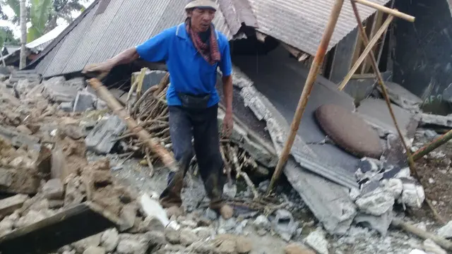Gempa Banjuarnegara merusak ratusan bangunan di Kecamatan Kalibening. (Foto: Liputan6.com/SRU RAPI BNA/Muhamad Ridlo)