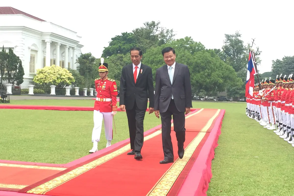Presiden Jokowi menerima kunjungan Perdana Menteri Laos di Istana Kepresidenan Bogor (Liputan6.com/Lizsa Egeham