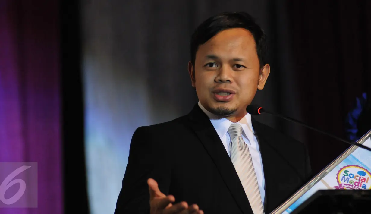 Walikota Bogor, Bima Arya Sugiarto memberikan pidato usai menerima penghargaan Social Media Award 2015 di Jakarta, Kamis (22/10/2015). Penghargaan didasarkan hasil riset dua lembaga, Media Wave dan Survey One. (Liputan6.com/Helmi Fithriansyah)