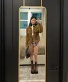 Gaya fashion Niki Zefanya jadi panutan. Tampilannya selalu on point di segala kesempatan. Paduan jaket corduroy dan printed dress bisa jadi item sempurna untuk menonton konsernya. [Foto: Niki Zefanya/ Instagram]