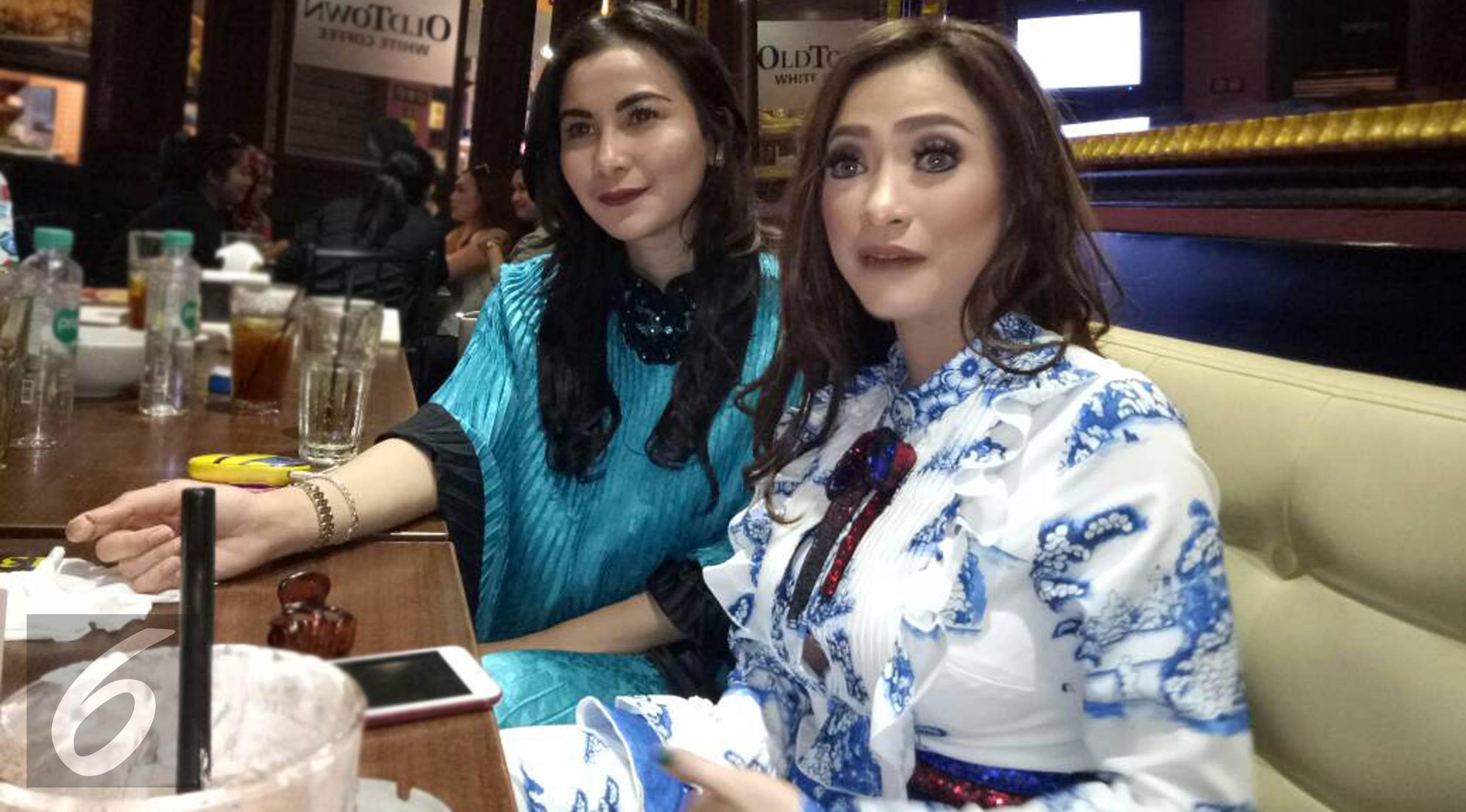 Amel Alvi dan Isya Jeeperson yang tegabung dalam Duo Cantik. (Ferry Noviandi/Liputan6.com)