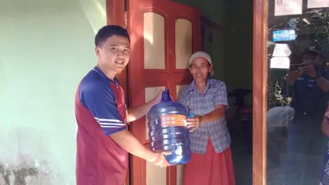 Pemerintah Desa Pagak, Banjarnegara menyiapkan 900 padasan untuk reresik mencegah penyebaran Covid-19. (Dok. Pemdes Pagak, Liputan6.com/Galoeh Widura)