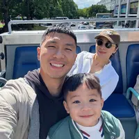 Nikita Willy, Indra Priawan, dan Issa tengah berlibur di London. [Foto: Instagram/nikitawillyofficial94]