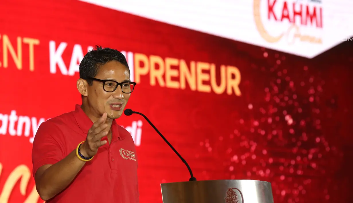 Wagub DKI Jakarta, Sandiaga Uno memberikan sambutan saat peluncuran program inspiratif 'KAHMIPreneur' di Jakarta, Minggu (11/03). Kahmipreneur bertujuan untuk melatih, mentoring dan membuka akses manajemen modern bagi alumni HMI. (Liputan6.com/Pool)