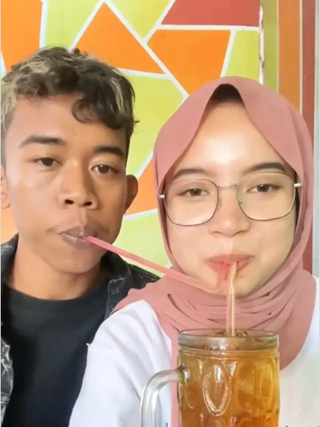 6 Potret Makan Bareng Pacar Ini Ini Kocak, Jadi Gagal Terlihat Romantis