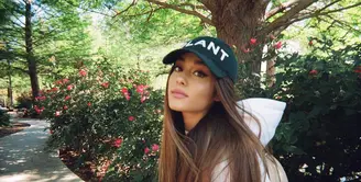 Ariana Grande sepertinya tak ada habisnya memberikan kejutan untuk para penggemar. (instagram/arianagrande)