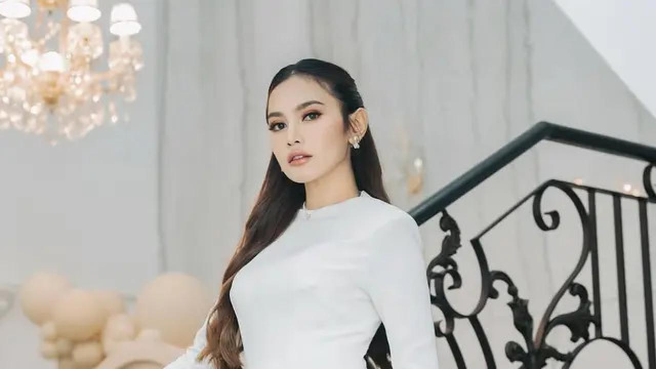 6 Potret Penampilan Mahalini di Akikah Selina, Bak Kakak Adik ketika Gendong Anaknya